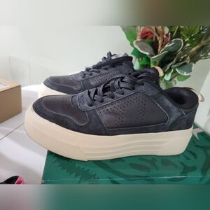 NIB Le Tigre Black and White Women's Skate Fashion Sneakers W Platform. 7.5
